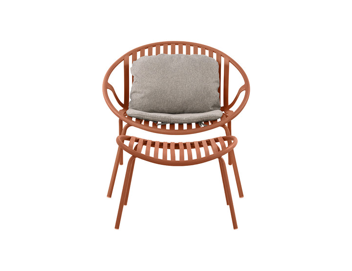 Ample Outdoor Plastic Relaxing Chair With Foot Rest