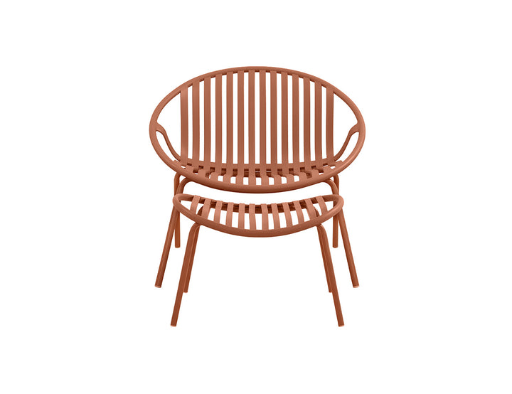 Ample Outdoor Plastic Relaxing Chair With Foot Rest
