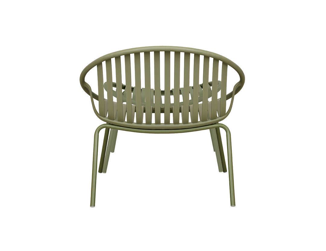 Ample Outdoor Plastic Relaxing Chair With Foot Rest