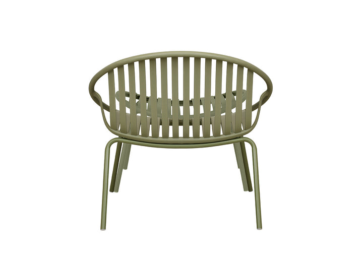 Ample Outdoor Plastic Relaxing Chair With Foot Rest