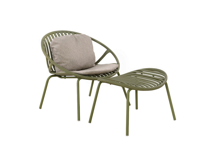 Ample Outdoor Plastic Relaxing Chair With Foot Rest