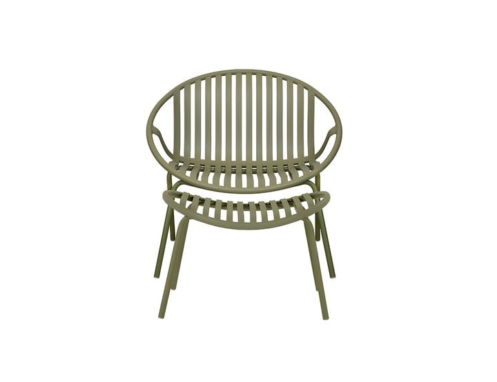 Ample Outdoor Plastic Relaxing Chair With Foot Rest