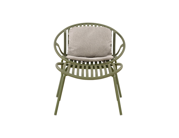 Ample Outdoor Plastic Relaxing Chair With Foot Rest