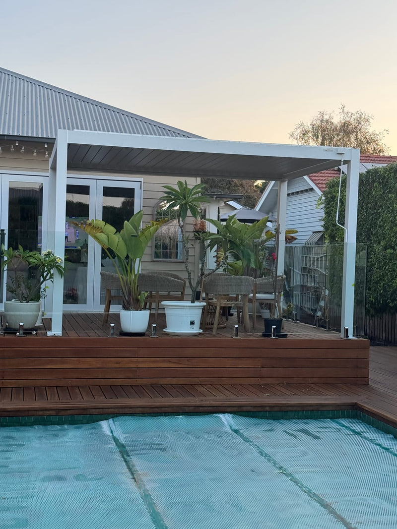 Poolside dining that actually works all afternoon