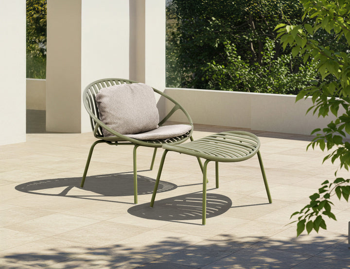 Ample Outdoor Plastic Relaxing Chair