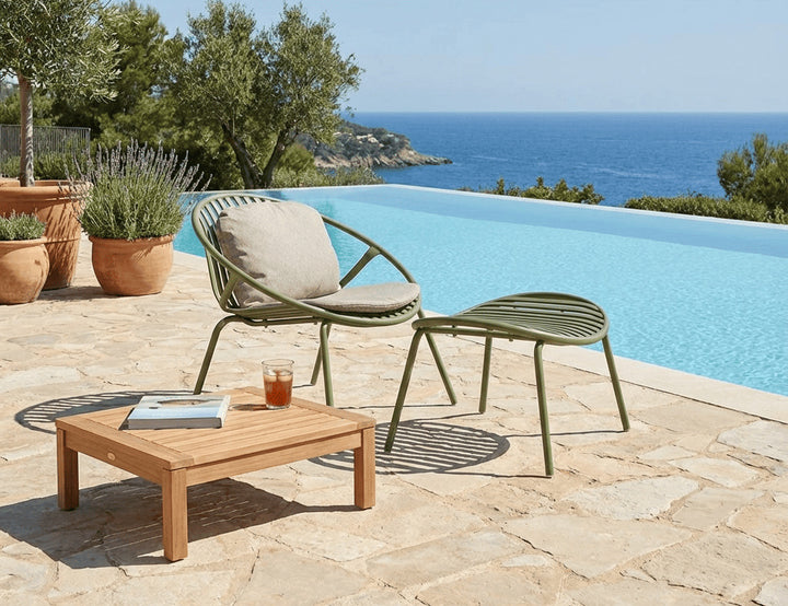 Ample Relaxing Chair with Footrest