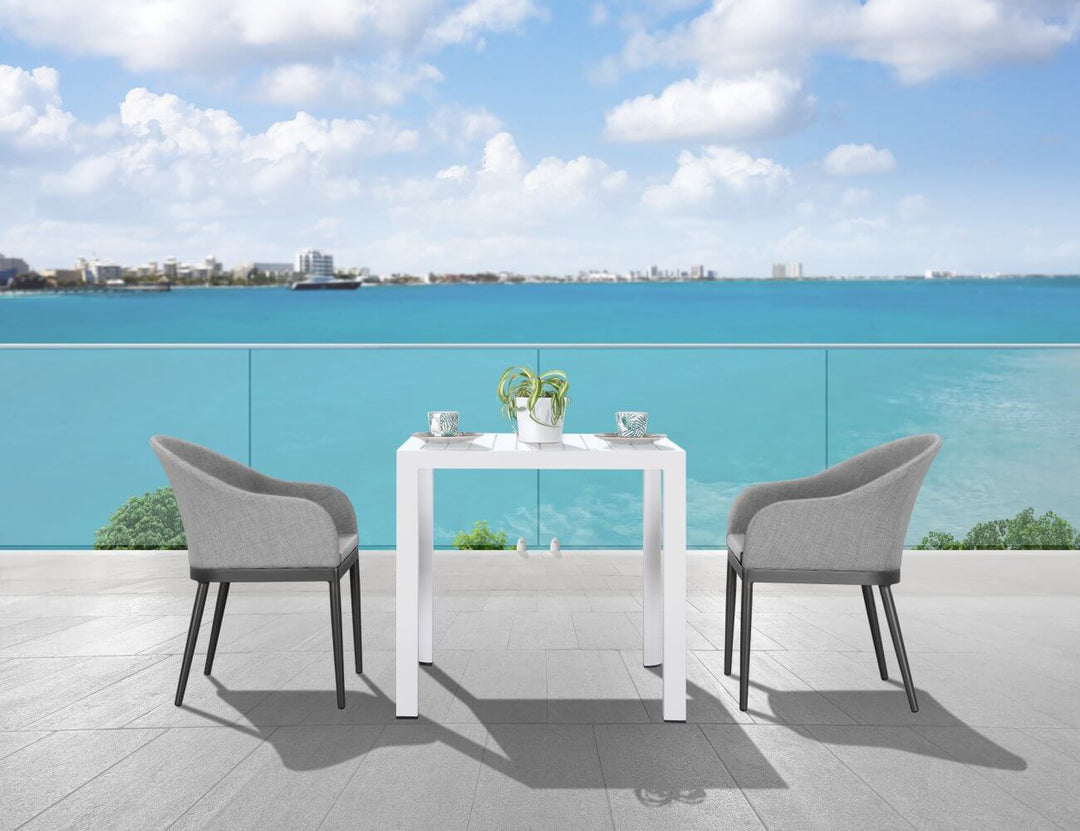 Arcus Outdoor Table